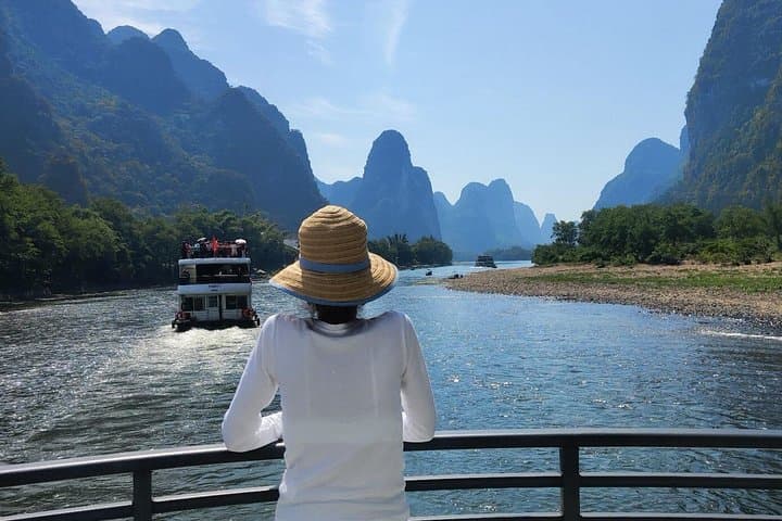 Guilin Li River Day Cruise to Yangshuo with Four Lakes Night Cruise photo 3