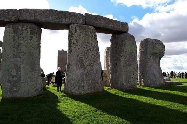 Private Driver-Guided Stonehenge Tour with Pub Lunch photo 6