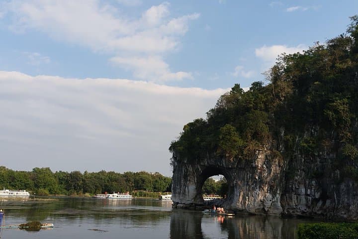 Half-Day Guilin Highlights: Reed Flute Cave and Elephant Trunk Hill Tour