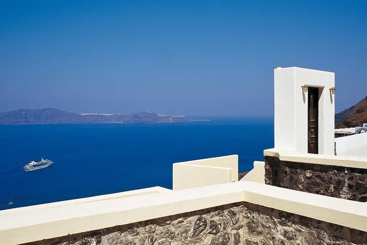 3-Day Santorini Adventure: Volcano, Hot Springs & Oia Sunset photo 3