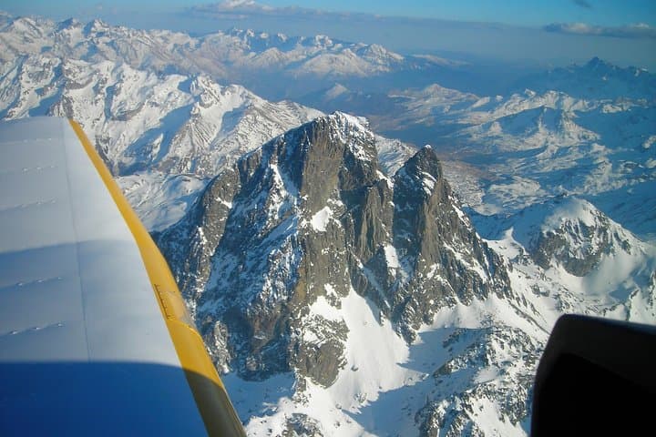 Private Sightseeing Flight Over Toulouse and the Great Pyrenees