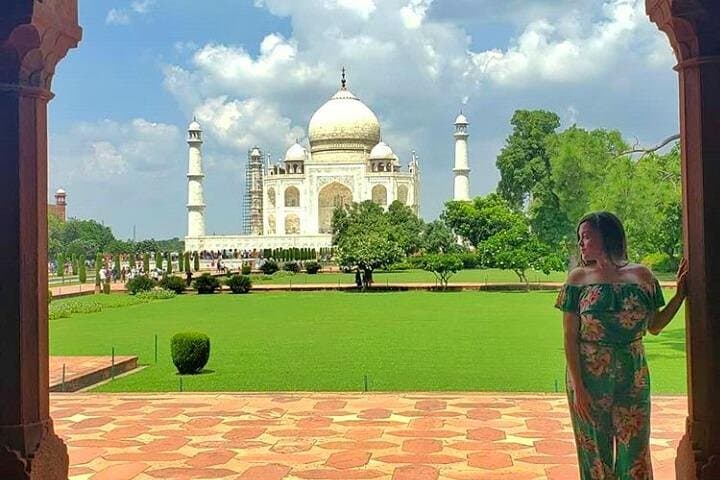 Private Taj Mahal Day Trip from Delhi — Guided Tour with Tickets & Lunch photo 3