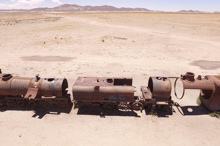 Crossing Uyuni: Salt Flats, Colored Lagoons & Tupiza — 4-Day Private Tour photo 2