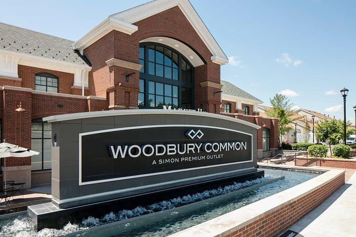 Private Transfer Between Woodbury Common Outlets and Manhattan: Comfort, Timing, and Local Tips
