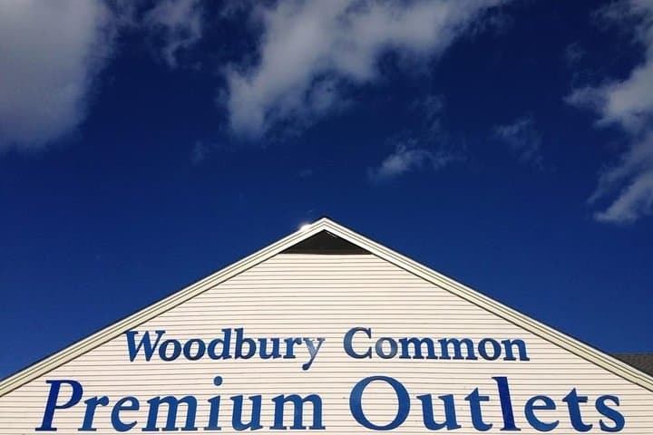Private Transfer Between Woodbury Common Outlets and Manhattan: Comfort, Timing, and Local Tips photo 4