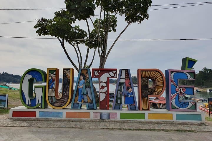 Guatape Private Tour: El Peñón, Colorful Town & Optional Paragliding photo 2