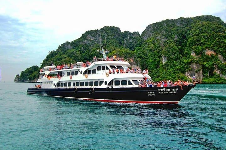 Phi Phi Islands Big Boat Snorkel Day Trip from Phuket photo 4