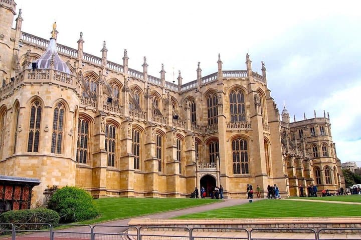 Private Chauffeured Minivan to Windsor Castle: 4‑Hour Luxury Transfer from London photo 6