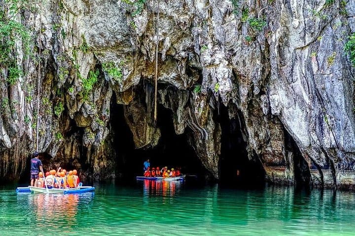 Explore Puerto Princesa Underground River: Private 4 km Cave Boat Tour with Lunch