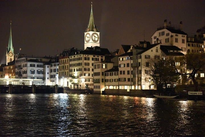 Zurich Private Walking Tour: Altstadt, Bahnhofstrasse & Limmat River in 2 Hours photo 6