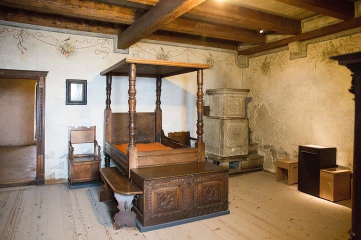 Chillon Castle Montreux: Visitor Guide & Entrance Ticket photo 3