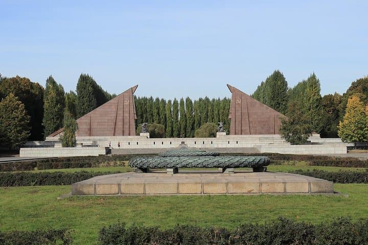 Two-Hour Private Sightseeing Drive Through Central Berlin photo 2