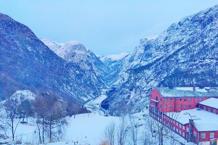 Winter Drive to Sognefjord: Private Guided Highlights from Bergen