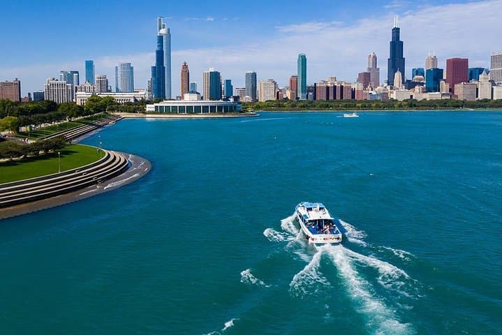 Chicago Sightseeing River and Lake Cruise: Iconic Skyline and Architecture from Water photo 4
