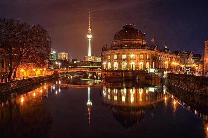 Berlin By Night: Private Evening Sightseeing Tour to Brandenburg Gate & Museum Island photo 4