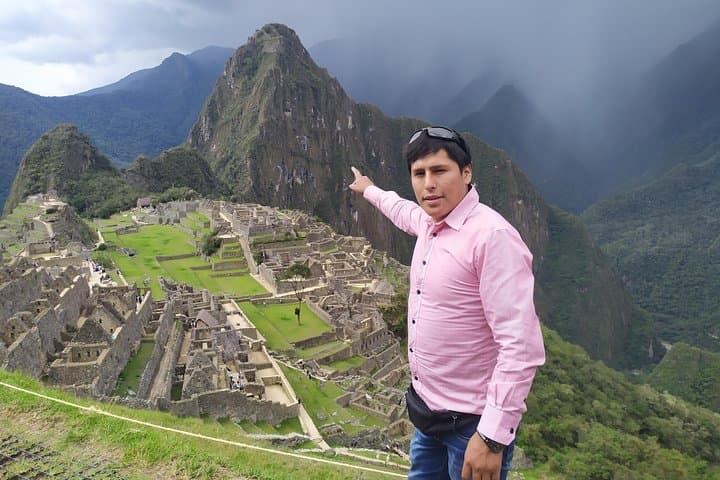 Machu Picchu & Huayna Picchu by Train: 2-Day Guide from Cusco photo 4