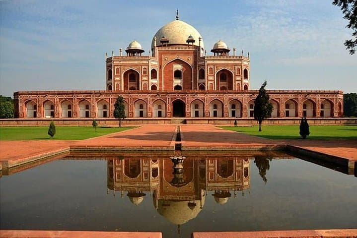 Private Full-Day Tour of Old and New Delhi: Red Fort, Qutub Minar & Chandni Chowk Rickshaw photo 3