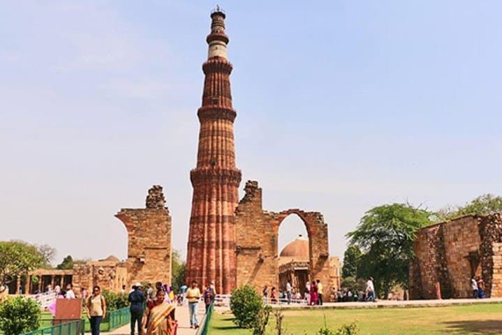 Private Full-Day Tour of Old and New Delhi: Red Fort, Qutub Minar & Chandni Chowk Rickshaw photo 2