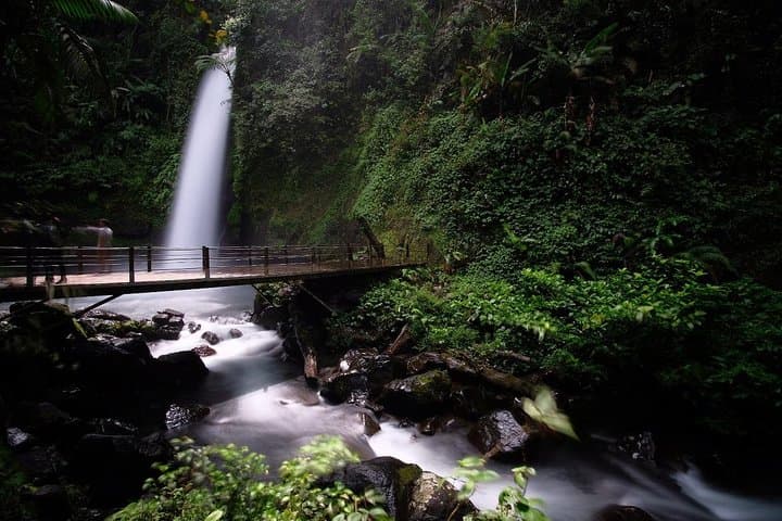 Situgunung Suspension Bridge & Sawer Falls: Day Trip from Jakarta photo 5