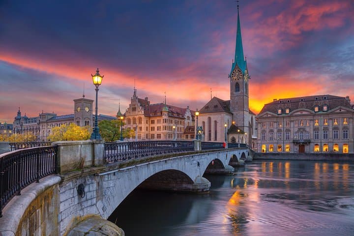 Zurich Private Walking Tour: Altstadt, Bahnhofstrasse & Limmat River in 2 Hours photo 2
