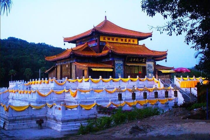 Sanya 3-Day Private Highlights: Nanshan Temple & Luhuitou Park Tour photo 2