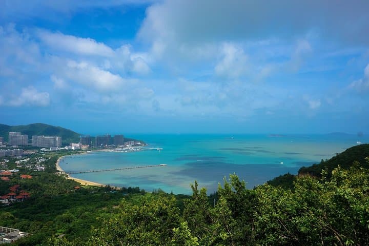Sanya 3-Day Private Highlights: Nanshan Temple & Luhuitou Park Tour photo 3