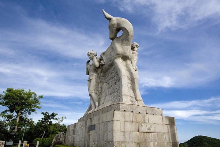 Sanya 3-Day Private Highlights: Nanshan Temple & Luhuitou Park Tour photo 4