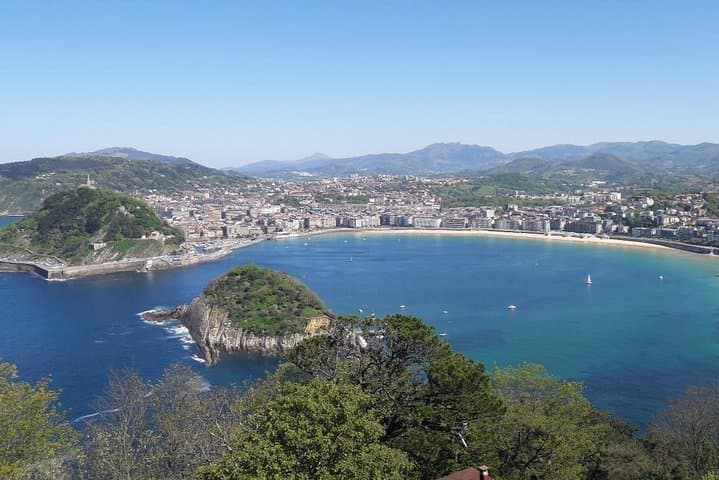 San Sebastián & Biarritz: Private Day Tour Along the Basque Coast