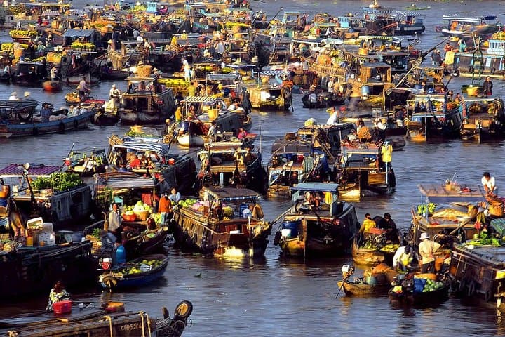 6-Day Vietnam: Saigon to Hanoi with Ha Long Bay Overnight Cruise photo 1