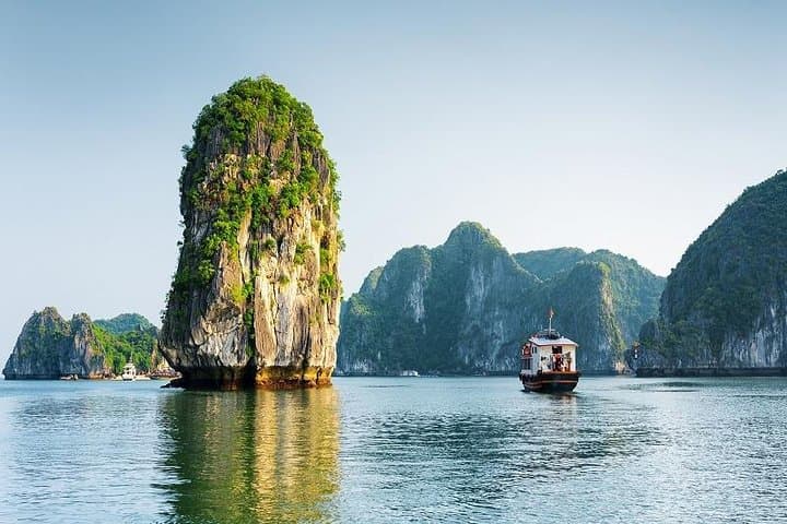6-Day Vietnam: Saigon to Hanoi with Ha Long Bay Overnight Cruise photo 4