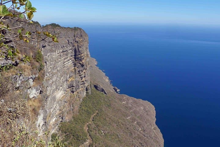 West Coast Mountains and Beaches: Shaat Cliff & Fazayah Beach Day Trip from Salalah photo 2