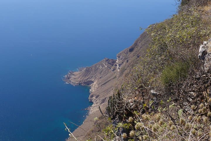 West Coast Mountains and Beaches: Shaat Cliff & Fazayah Beach Day Trip from Salalah photo 3