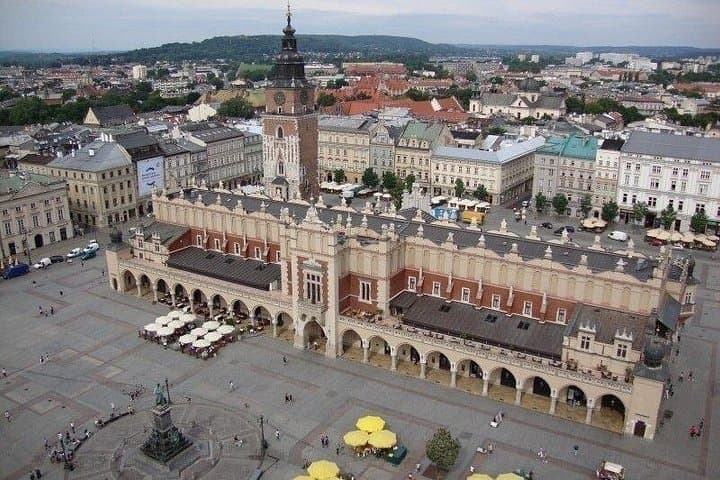 Private Krakow Walking Tour — Schindler's Factory, Wawel & Kazimierz in One Day photo 3