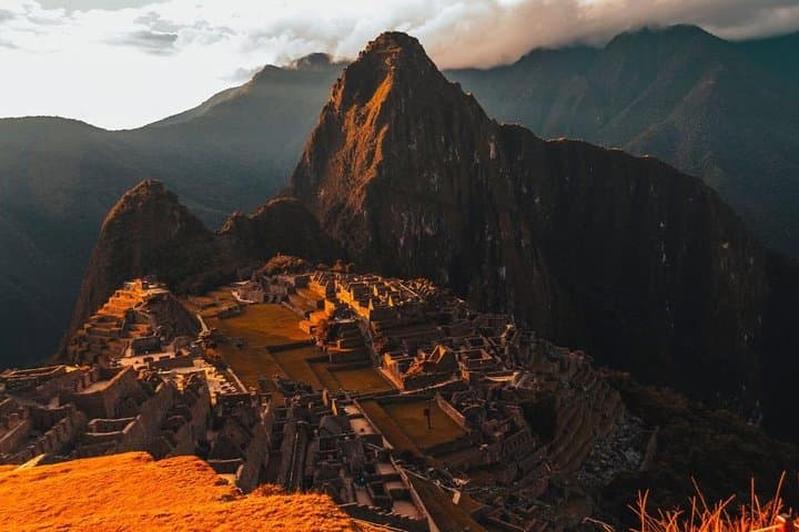 2-Day Inca Trail to Machu Picchu: Sun Gate Hike from Km 104