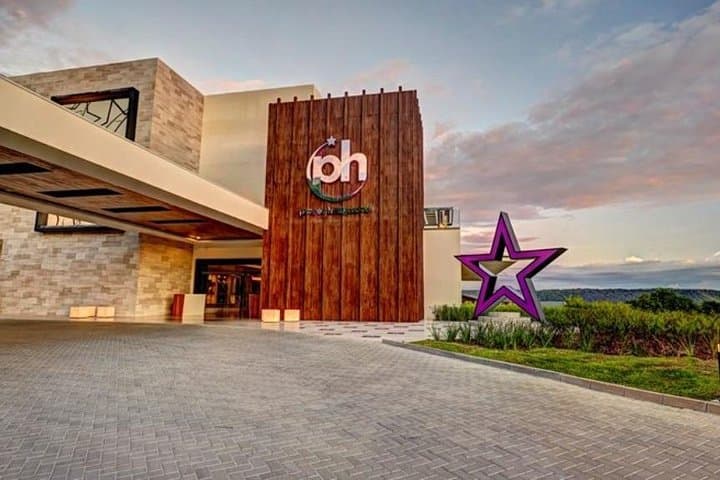 Private Transfer Liberia Airport to Planet Hollywood Costa Rica — Reliable Door-to-Resort Shuttle