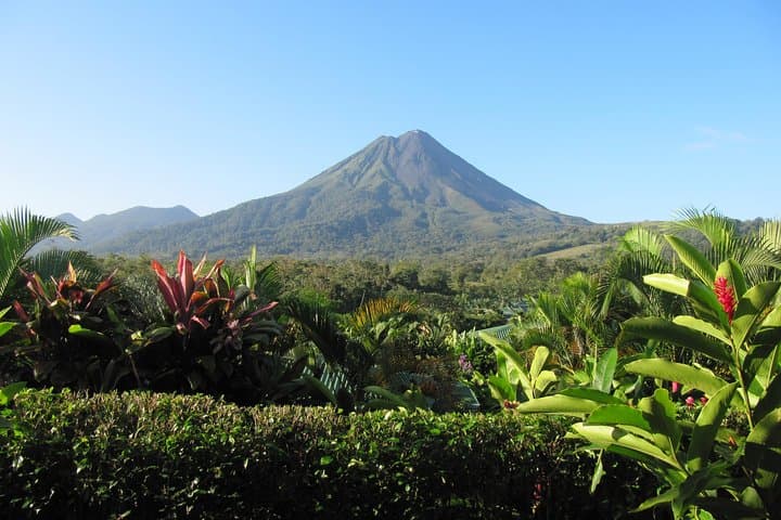 Private Transfer from Liberia Airport to Arenal La Fortuna — Door-to-Door Shuttle