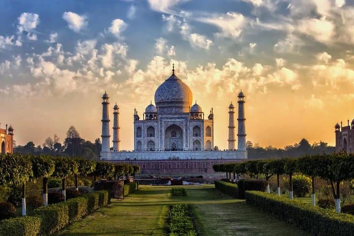 Same-Day Taj Mahal Tour by Gatimaan Express with Lunch — Agra from Delhi photo 3