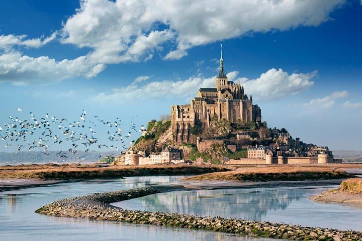 Full-Day Private Transfer from Paris to Mont Saint-Michel: Abbey, Tides & Medieval Grande Rue
