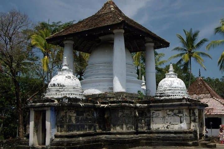 Kandy City Tour: Temple of the Tooth, Lake Walks & Hilltop Tea Views photo 5