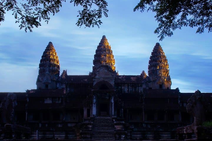 2-Day Angkor Wat Tour: Sunrise, Bayon Faces & Tonle Sap Floating Villages photo 2