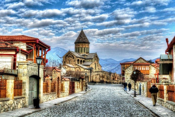 10-Day Explore Georgia Tour: Tbilisi to Kazbegi, Kakheti & Uplistsikhe