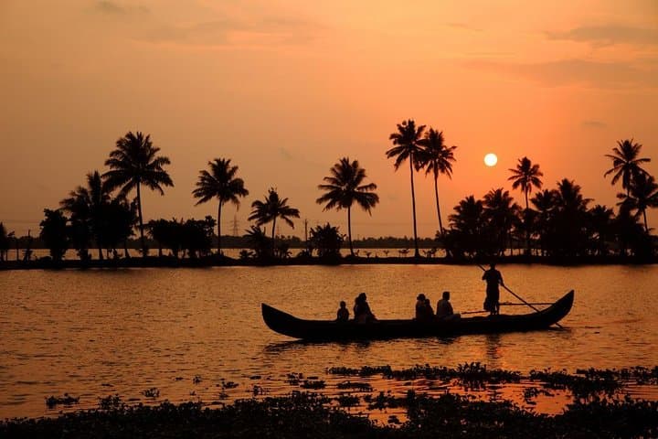Kerala 4-Day Pocket Friendly Package: Cochin, Munnar & Alleppey Houseboat photo 6