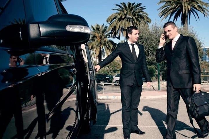 Seamless One-Way Dubai Airport Private Transfer — DXB to City with Wait Time photo 1
