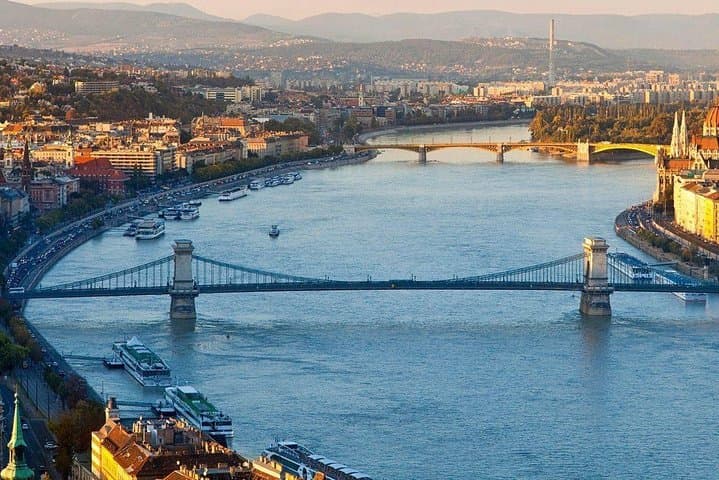 Private Budapest by Car: Hit the City's Best Sights in 4 Hours