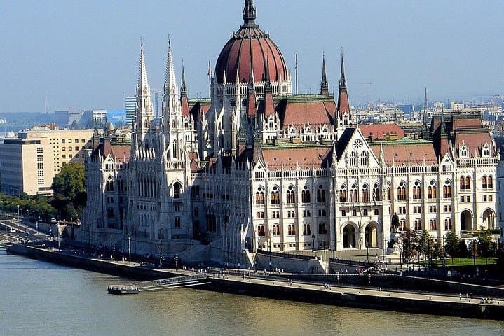 Private Budapest by Car: Hit the City's Best Sights in 4 Hours photo 4