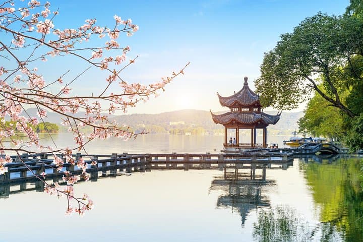 Make the Most of a Hangzhou Layover: West Lake, Lingyin Temple & Longjing Tea Fields