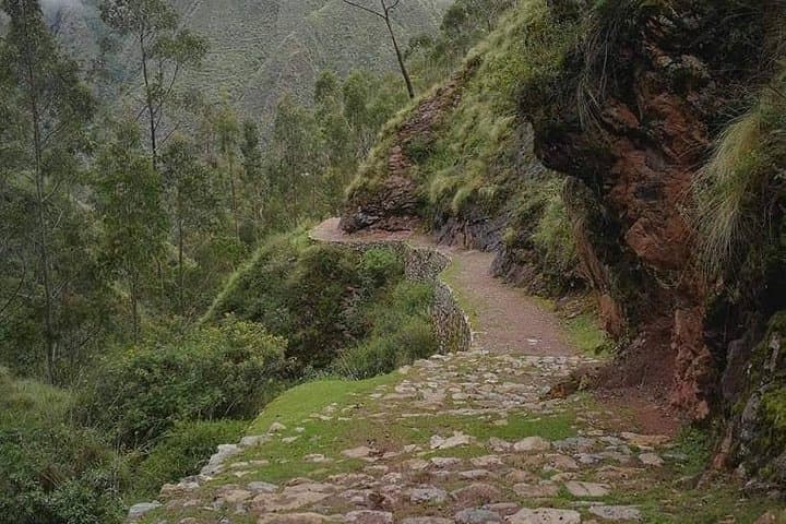 Chinchero Sacred Valley Premium 3-Day Hike to Machu Picchu