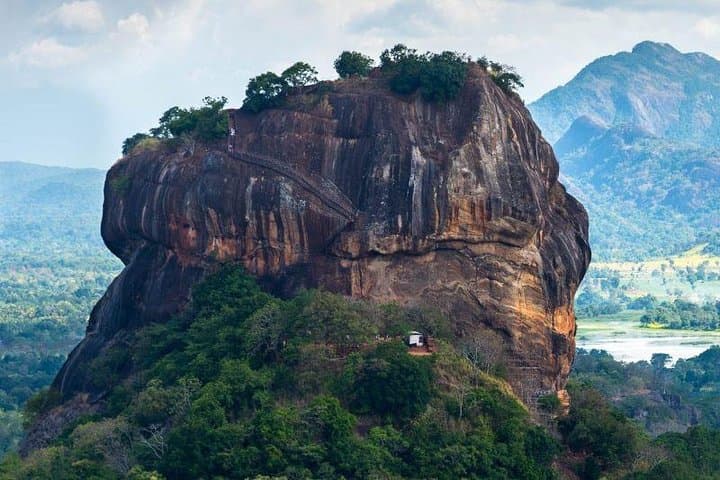 Sigiriya and Dambulla Full-Day Private Tour: Sigiriya Rock Fortress & Dambulla Cave Temples
