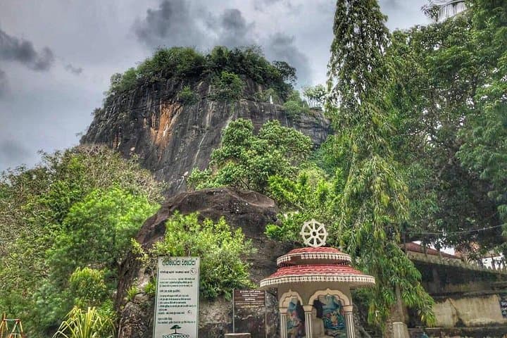 Tangalle Sightseeing Tour: Mulkirigala, Hiriketiya Beach & Hummanaya Blowhole Day Trip