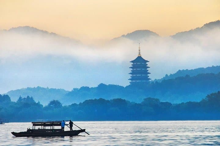Make the Most of a Hangzhou Layover: West Lake, Lingyin Temple & Longjing Tea Fields photo 6